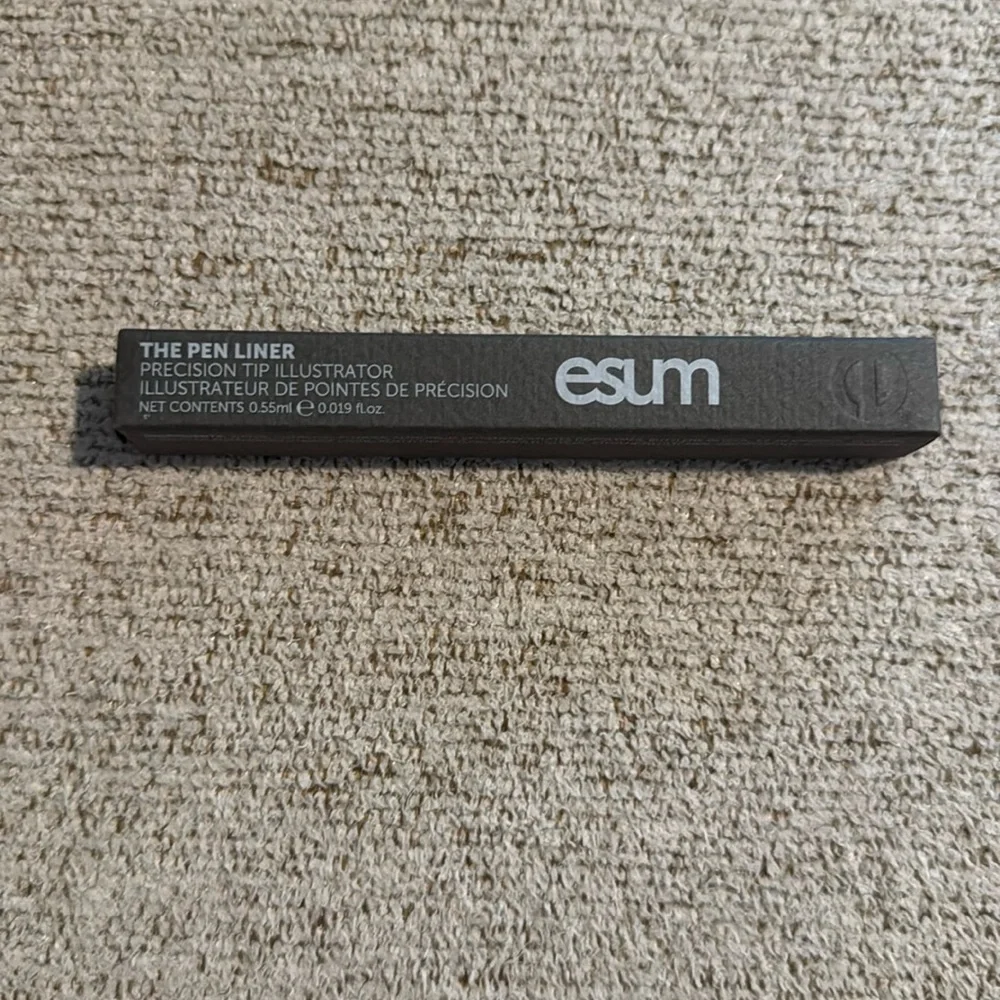 ESUM The Pen Liner Liquid Eyeliner Black Waterproof Precision Tip NWT